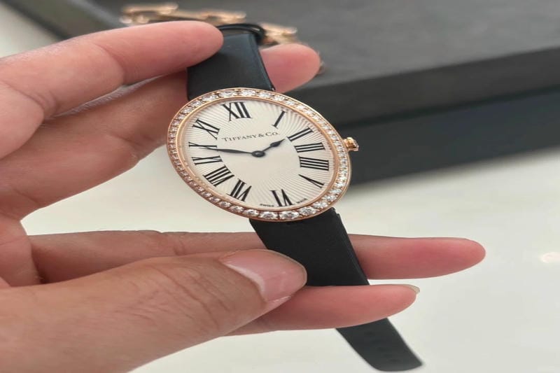 ティファニーのレディースウォッチ、アトラスから可憐なピンクカラーの日本限定モデルが誕生