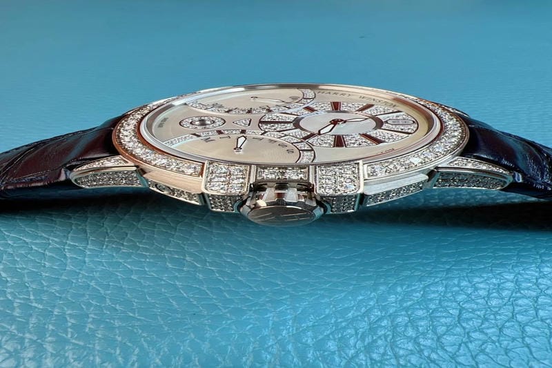 ハリー・ウィンストンより、リュクスなハートが舞い踊る限定モデルが登場！