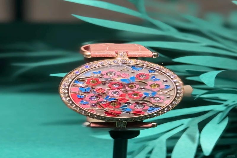 ヴァン クリーフ＆アーペルの詩情的な新作時計「レディ アーペル バレリーヌ ミュージカル」３選