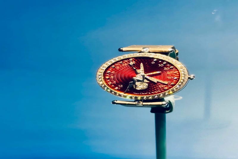 すぐ届くギフトに スウィート アルハンブラ ウォッチ