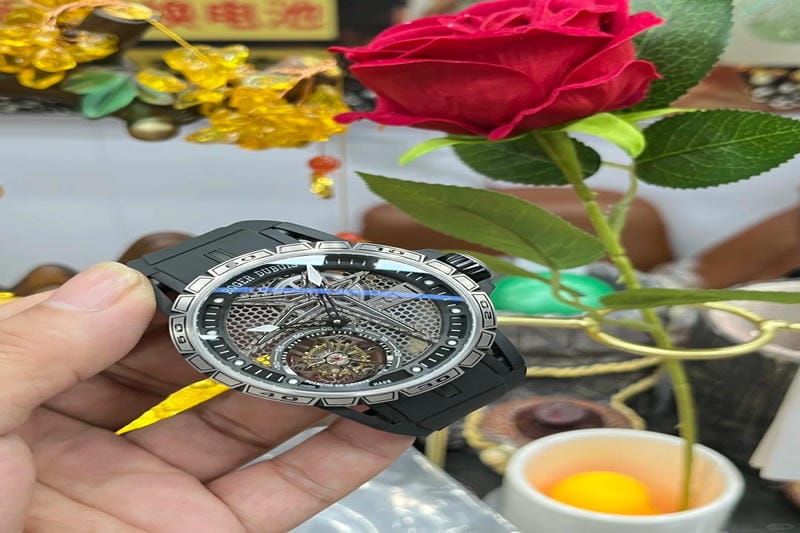 ロジェ・デュブイとは何ですか？ブランドの歴史と魅力を紹介