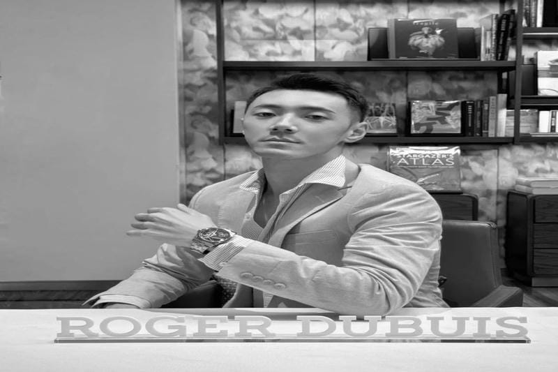 ロジェ・デュブイ Excalibur Spider Carbon³