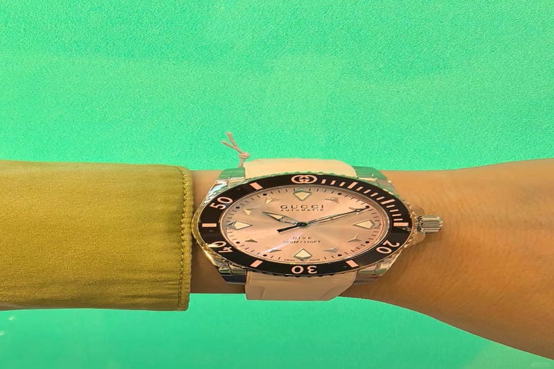 グッチ☆GGサイケデリック ブラック スター Gタイムレスウォッチ