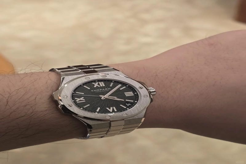 ダイヤモンドが踊るアイコン時計が進化！ショパールの「ハッピースポーツ」最新作５選