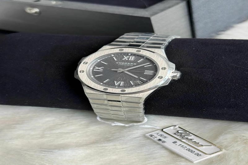 鈴木保奈美さんがまとう「ショパール」ハッピースポーツ ザ・ファースト｜成熟した大人の可愛らしさを手元に