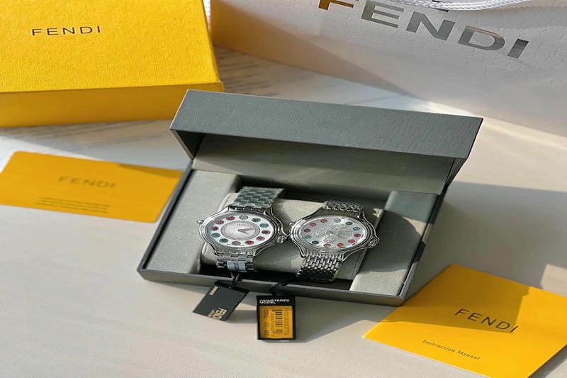 フルラ新作腕時計「フルラ バゲット シェイプ」長方形ケース×天然石調の文字板でクラシカルな佇まいに