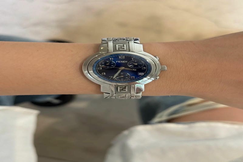 フルラ新作腕時計「フルラ バゲット シェイプ」長方形ケース×天然石調の文字板でクラシカルな佇まいに