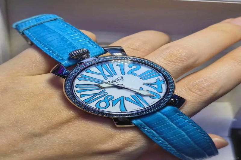 GaGa MILANO x プリンチペ プリヴェの公式カスタマイズ時計はビンテージ加工とダイヤモンドを組み合わせた一点物