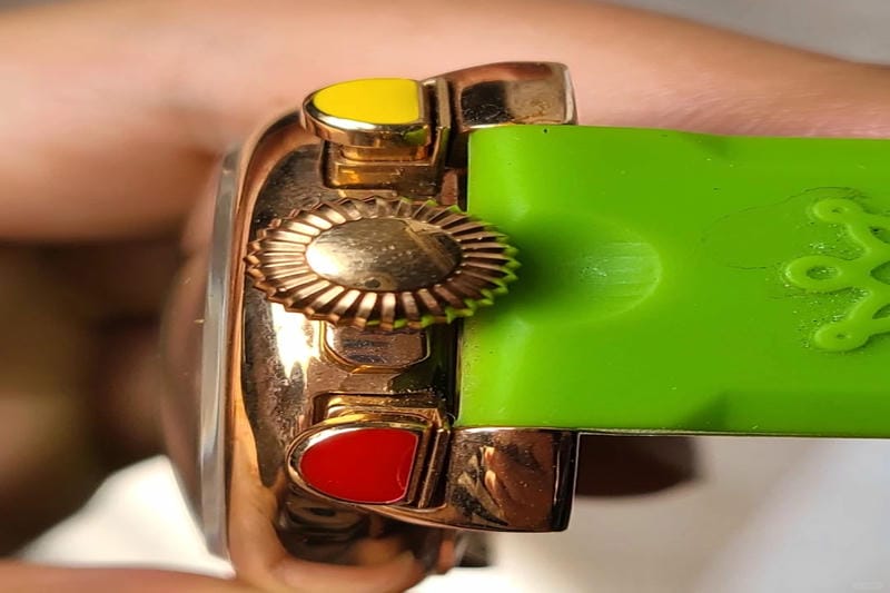 GaGa MILANO x プリンチペ プリヴェの公式カスタマイズ時計はビンテージ加工とダイヤモンドを組み合わせた一点物