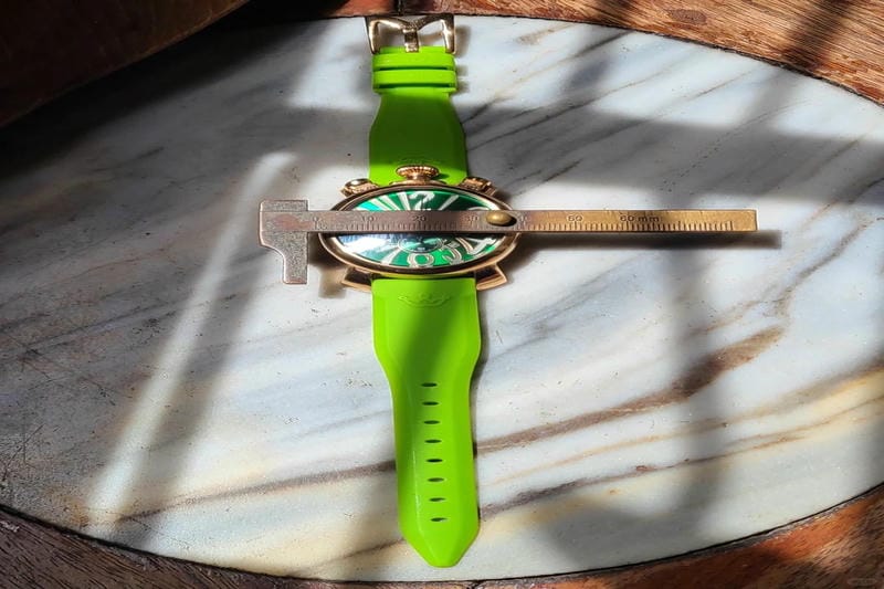 GaGa MILANO x プリンチペ プリヴェの公式カスタマイズ時計はビンテージ加工とダイヤモンドを組み合わせた一点物