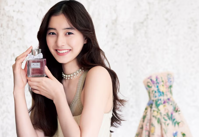 1-13. 新木優子：ミスディオール ブルーミングブーケ.png