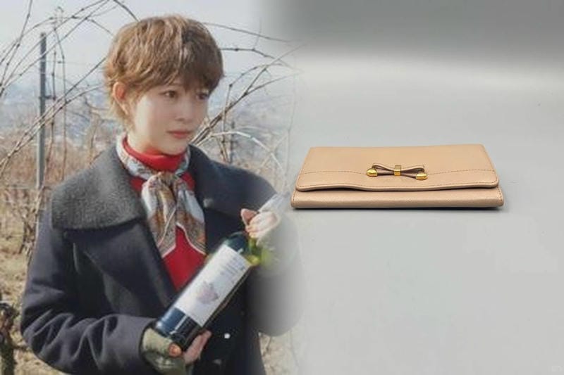 プラダ 新作 財布