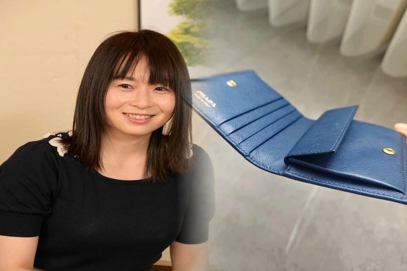 プラダ 財布 二 つ折り アウトレット
