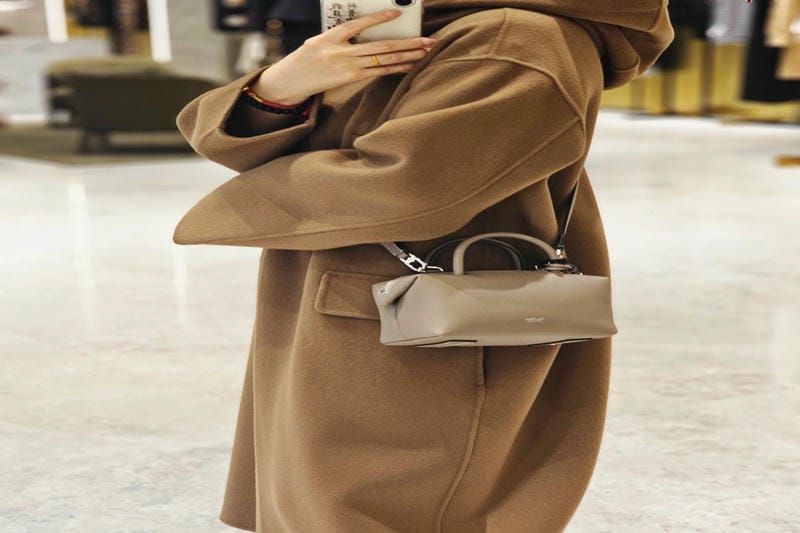 ゴジュウニ バイ ヒカルマツムラからスエード素材のミニショルダー＆トート、ステュディオス限定で