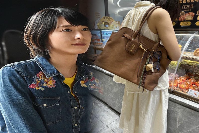 黒バッグで決める！ミュウミュウの大人っぽいコーディネート