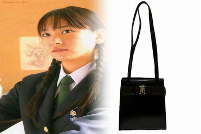 サルヴァトーレ フェラガモ22年リゾート新作バッグやシューズ、ピンクやレッドなど鮮烈なカラーで