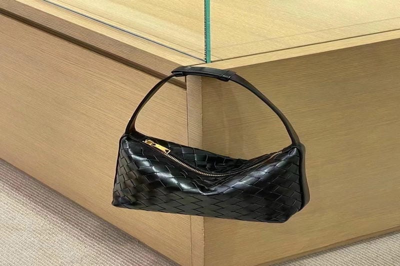 ボッテガ ヴェネタバッグ 偽物 見分け方