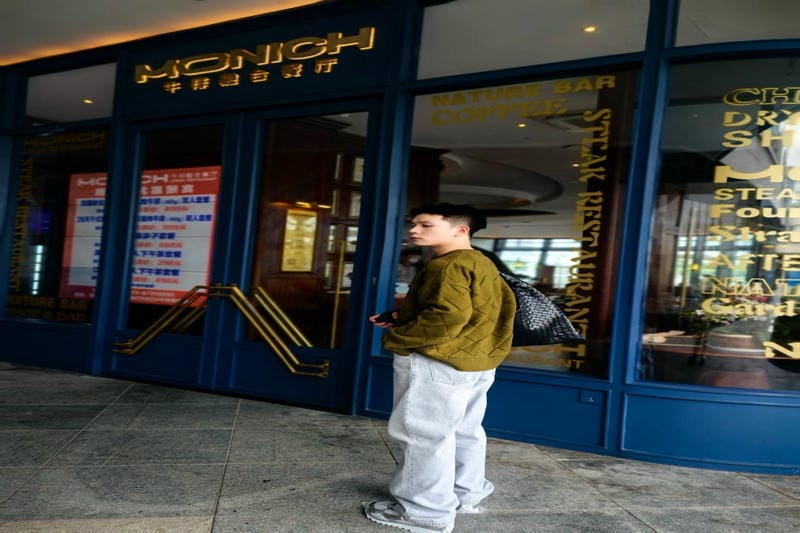 ボッテガヴェネタの赤い物語はちょうどクリスマスに間に合っています