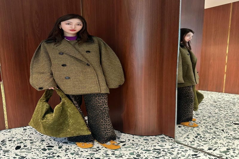 紐付きクラッチバッグ！ボッテガ ヴェネタのユニークなデザインで注目度UP