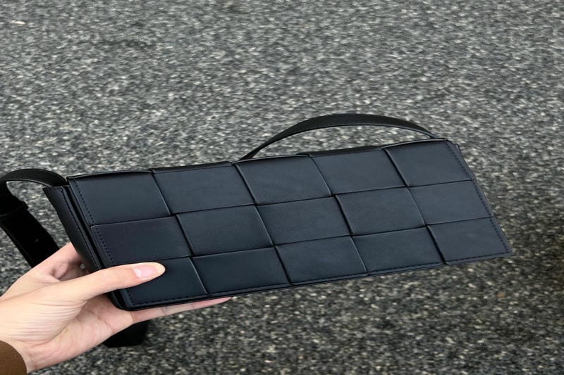 ボッテガヴェネタの赤い物語はちょうどクリスマスに間に合っています