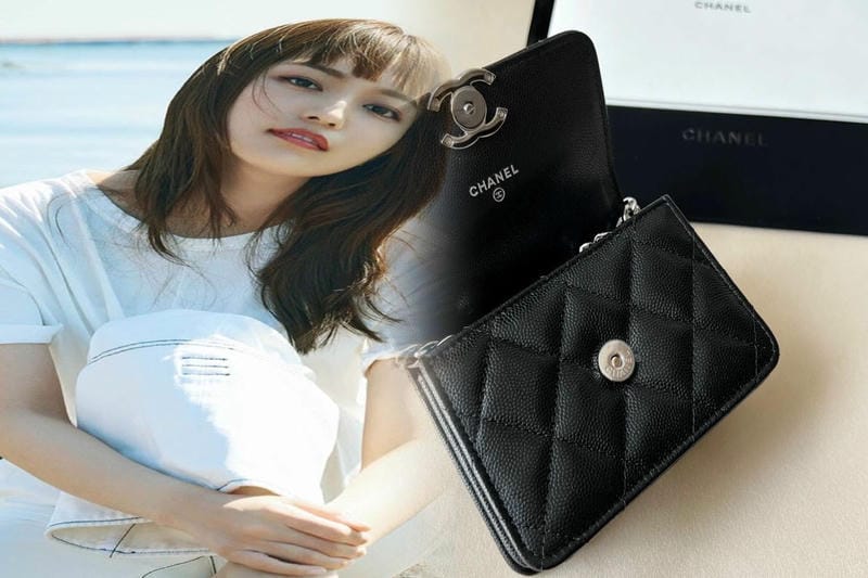 シャネルブラックゴールドカーフスキンレボーイミディアム