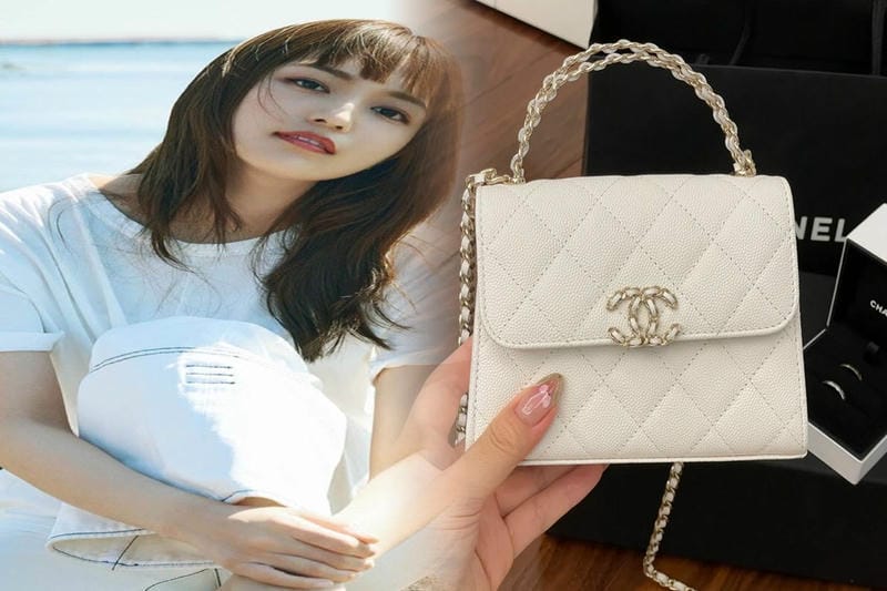 シャネル キャンバス地トートバッグでデイリースタイルを華やかに