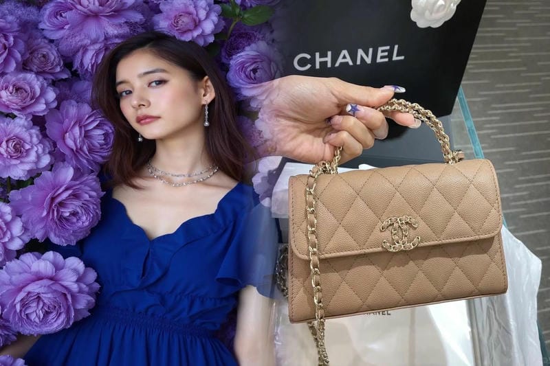 シャネルバック値段黒の金の鎖｜高級感ある黒バッグの価格目安