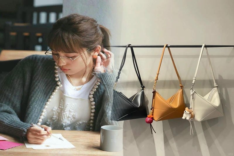 ロエベクラッチバッグの収納力と実用性