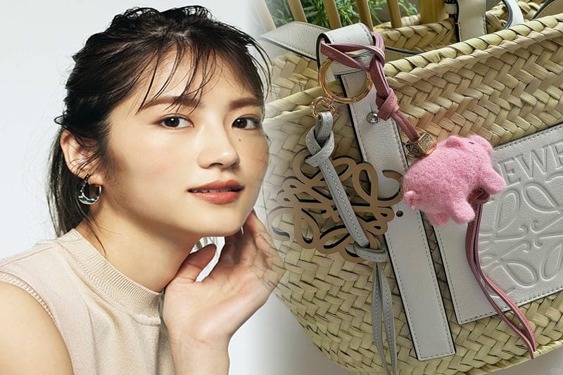 LOEWEバッグで作るフェミニンコーデ