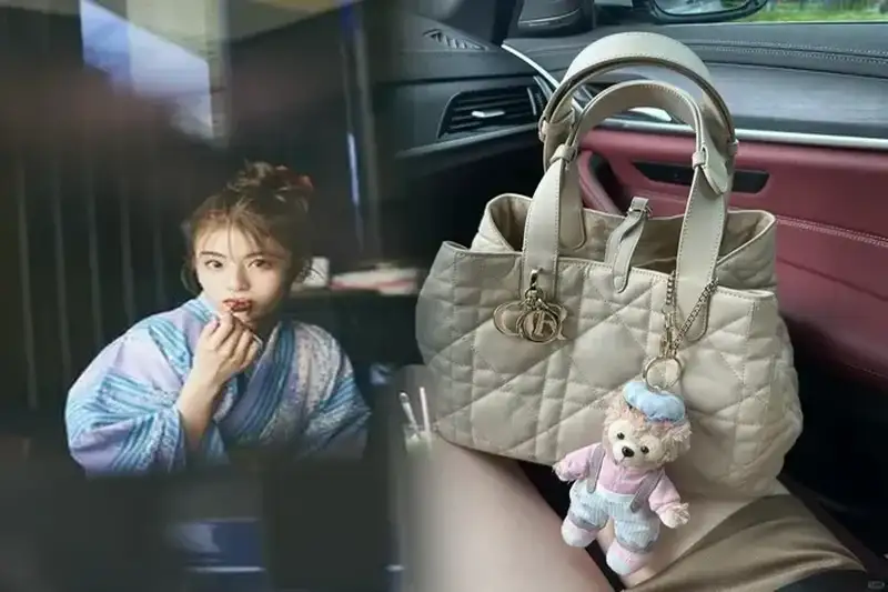 ぜひ語らせてください!Dior ブックトートの魅力はこれっ?