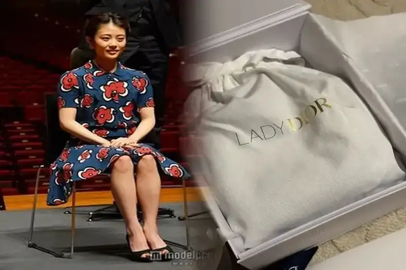 春もの新作 Dior トートバッグ BOOK TOTE M M1296ZRUW ブックトート
