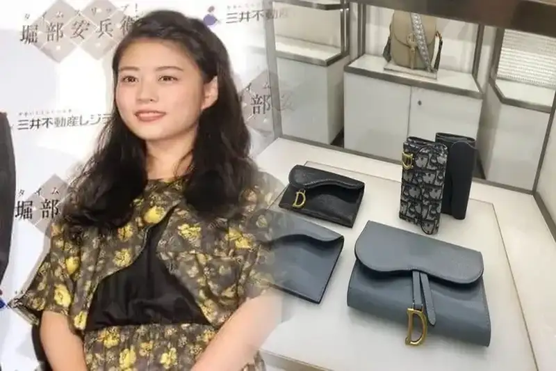 「ディオール」のメッセージTシャツに「ジーユー」が答えた!