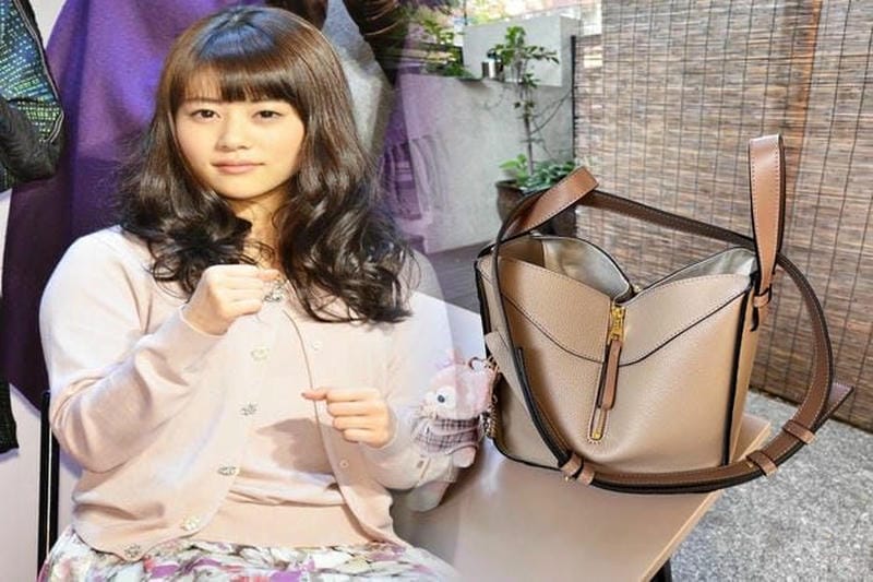 LOEWEバッグ、特別な日のギフトに選ばれるワケ