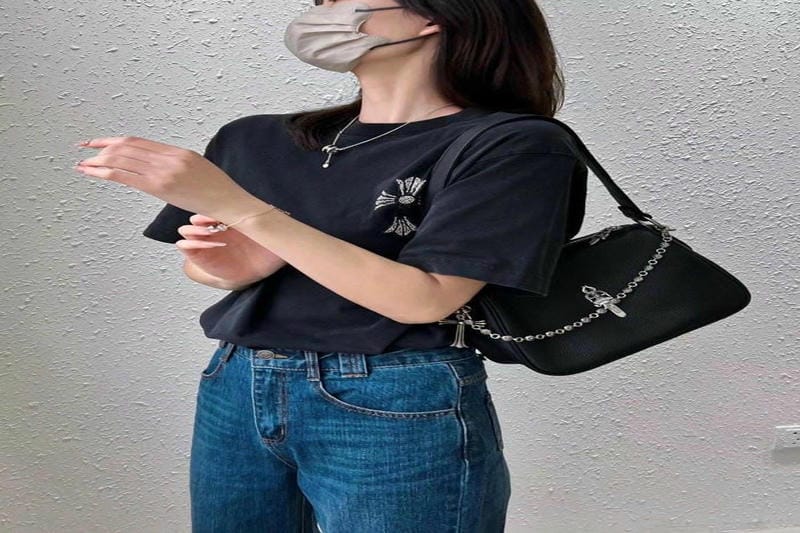 クロム ハーツ ポーチが話題！スタイリッシュで実用性抜群のアイテム