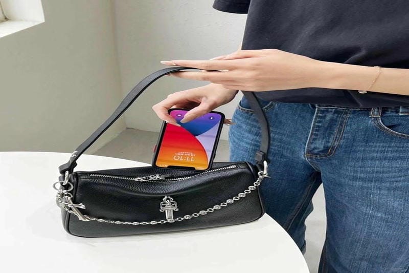 クロム ハーツ バッグ 女性におすすめのモデル3選【有名人の愛用デザインも】
