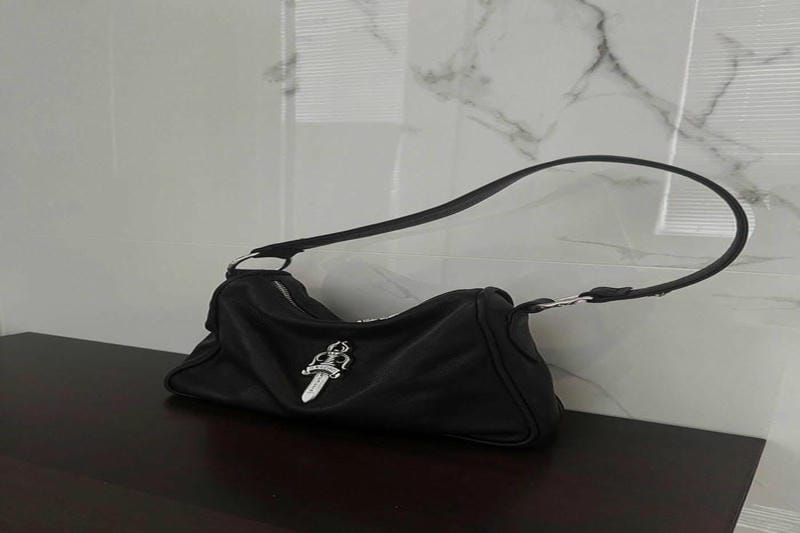 クロム ハーツ カバン公式サイトで安心購入！最新モデルと購入方法ガイド