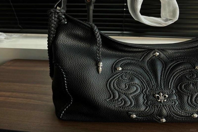 クロム ハーツ ボディ バッグ