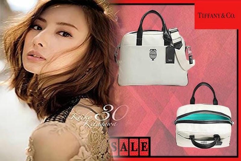 スタイリングの盛り上げ役に、【ティファニー】のピンクバッグ