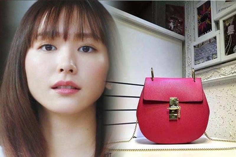 ディスコード ヨウジヤマモトのフェイクファー×レザー“花のつぼみ”型バッグ、“下駄”着想のバッグも