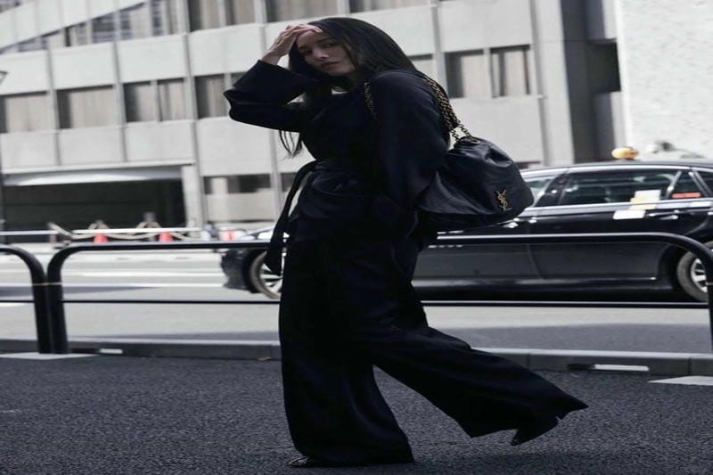 手提げバッグで大人スタイルに！サンローランのシンプルデザイン