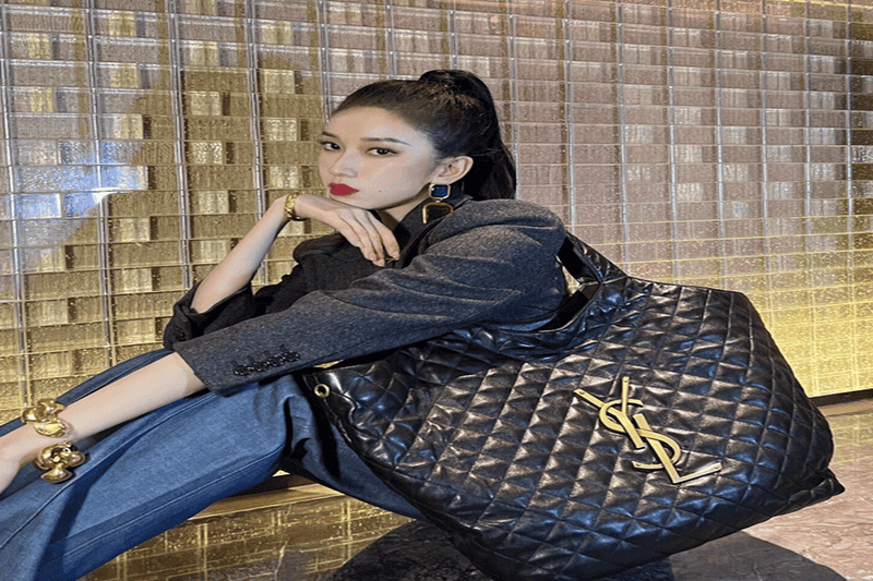 モコモコバッグで可愛く防寒！サンローランの秋冬アイテム