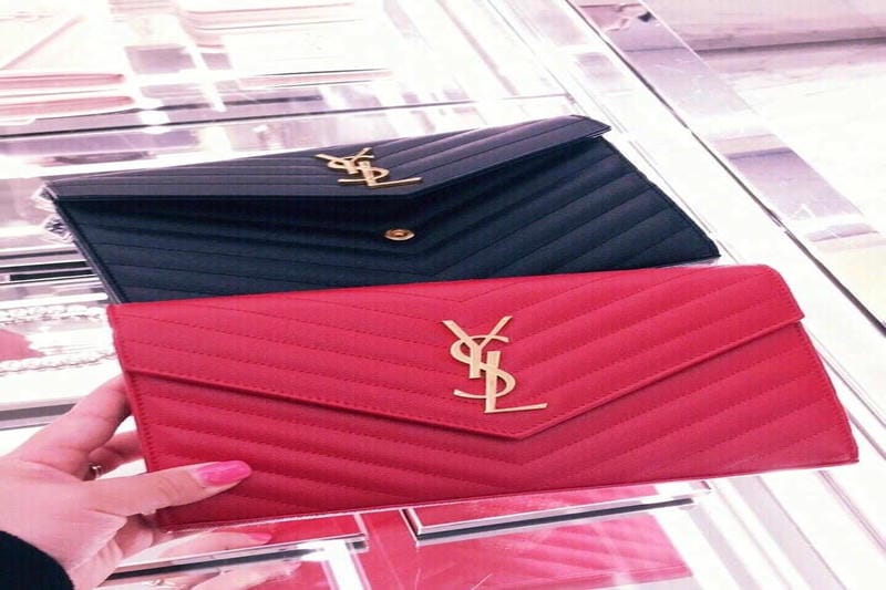 サンローランの人気バッグがキャンバス素材に、ベージュの「カサンドラ」や「ダウンタン」など