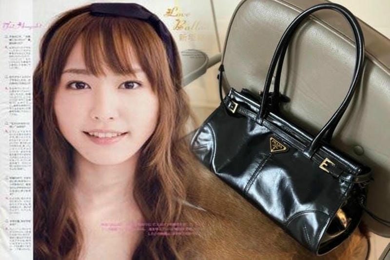 プラダ ナイロン バッグ コーデ