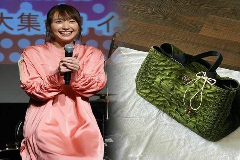 プラダ の ナイロン トート バッグ