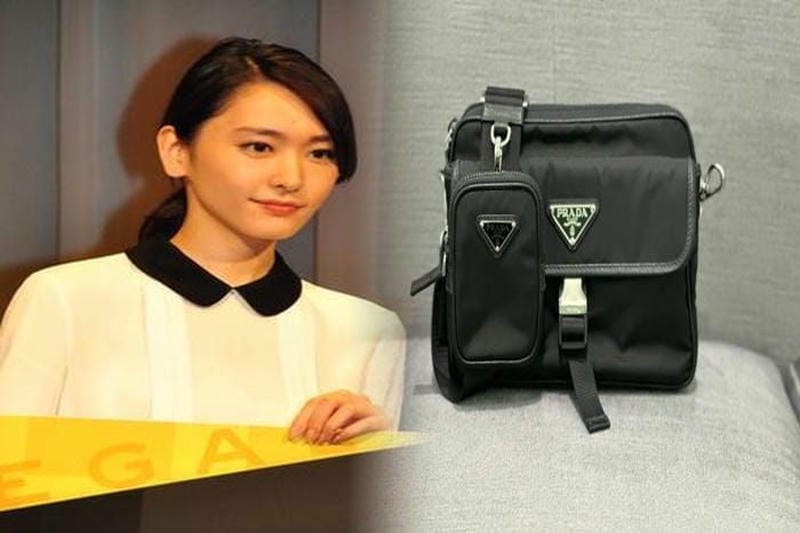 プラダ ショルダー バッグ 赤