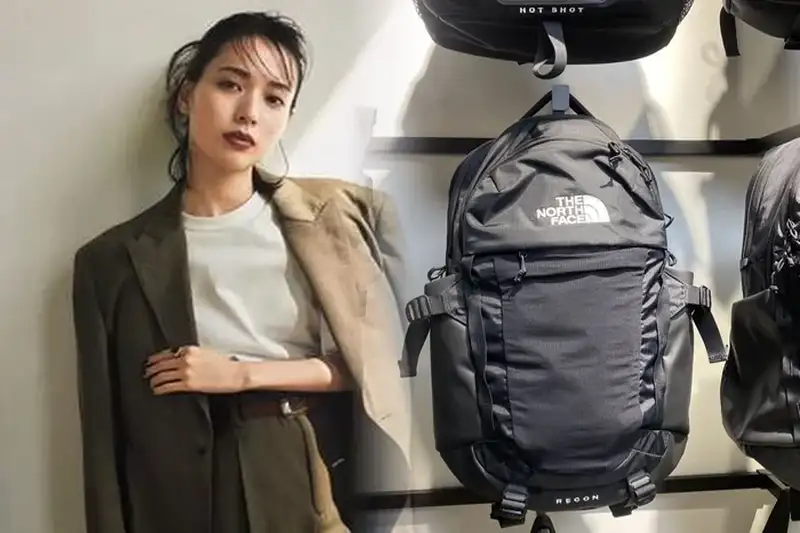 黒メトロポーチでシンプルに！ノース フェイスの最新スタイル