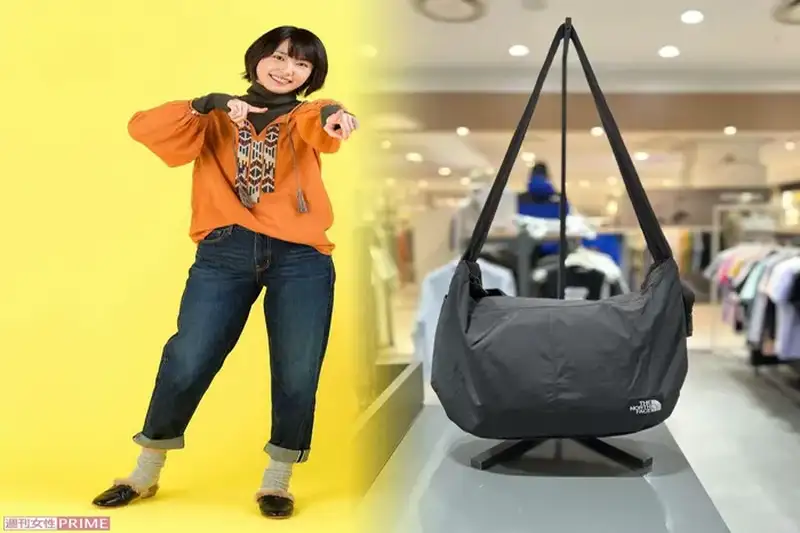 黒メトロポーチでシンプルに！ノース フェイスの最新スタイル