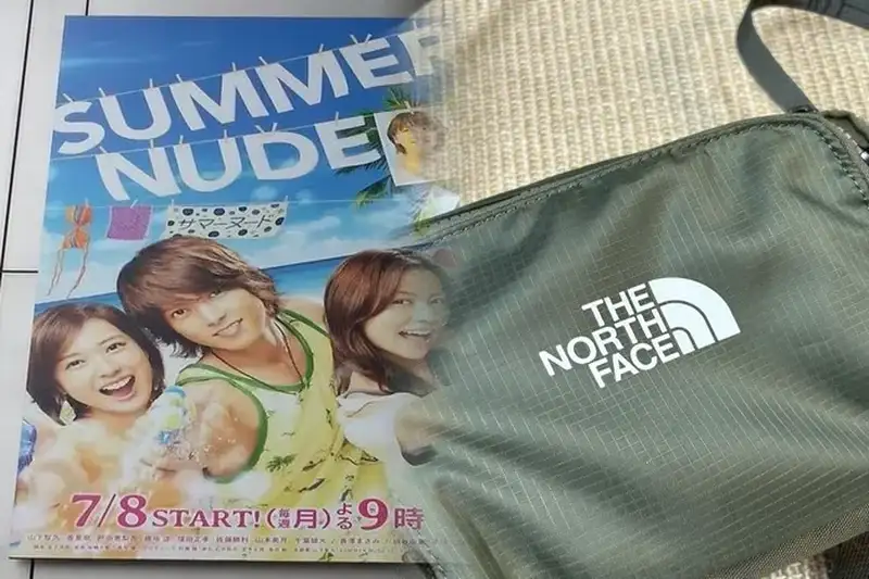 斜めがけスタイルがかっこいい！ノースフェイスのウエストバッグコーデ