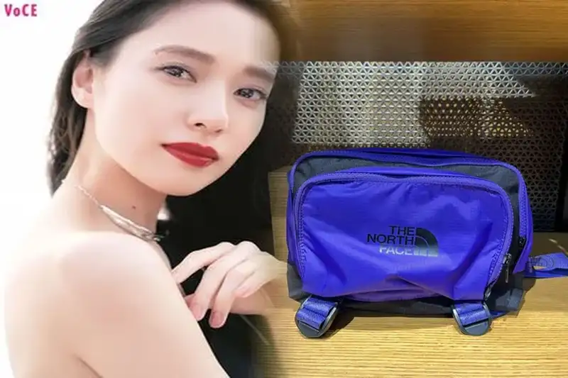 スウィープデザインのノース フェイス ボディ バッグ！おしゃれに持ち歩く
