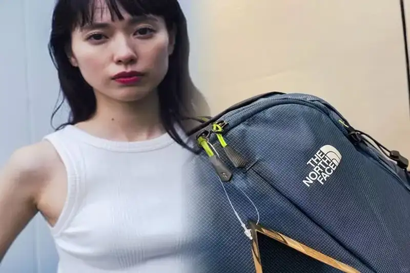 通学にも便利！ノースフェイスの黒リュックでシンプルにおしゃれ